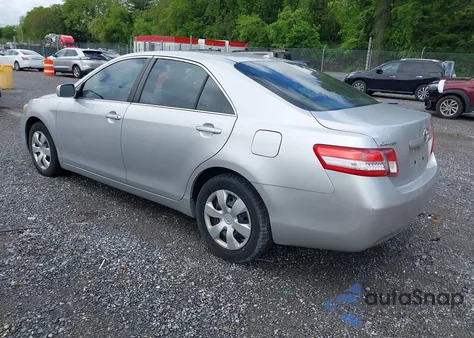 2011 Toyota Camry Le z USA, uszkodzony, nr VIN 4T1BF3EK4BU161767